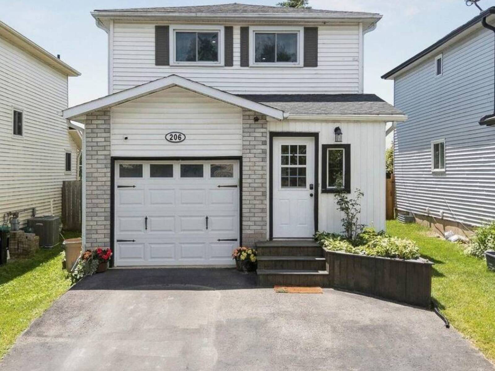 206 HICKLING TRAIL, Barrie, Ontario L4M 5W4