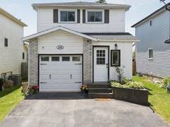 206 HICKLING TRAIL Barrie Ontario, L4M 5W4
