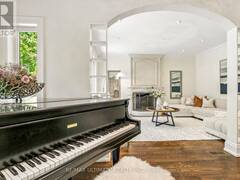 73 BONNYVIEW DRIVE Toronto Ontario, M8Y 3G7