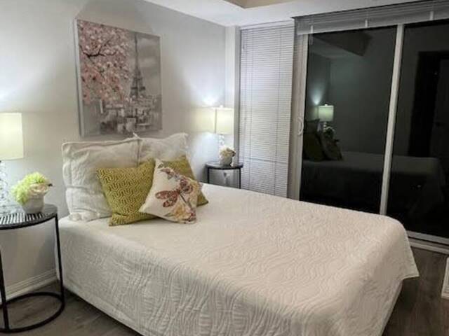 1015 - 400 ADELAIDE STREET E Toronto Ontario, M5A 4S3 - 2 Bedrooms Condo For Sale