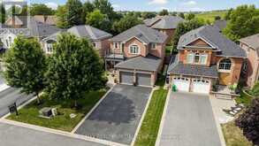 176 ROYAL VALLEY DRIVE | Caledon Ontario | Slide Image Two