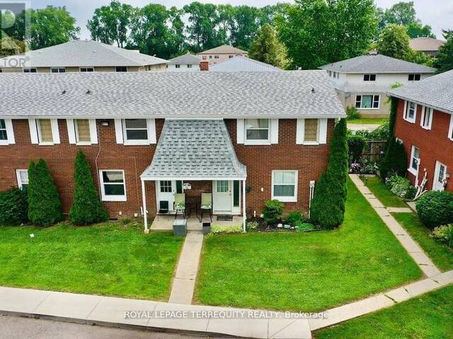 16 ORCHARD PLACE Chatham Ontario, N7M 1A6 - 3 Bedrooms Condo For Sale