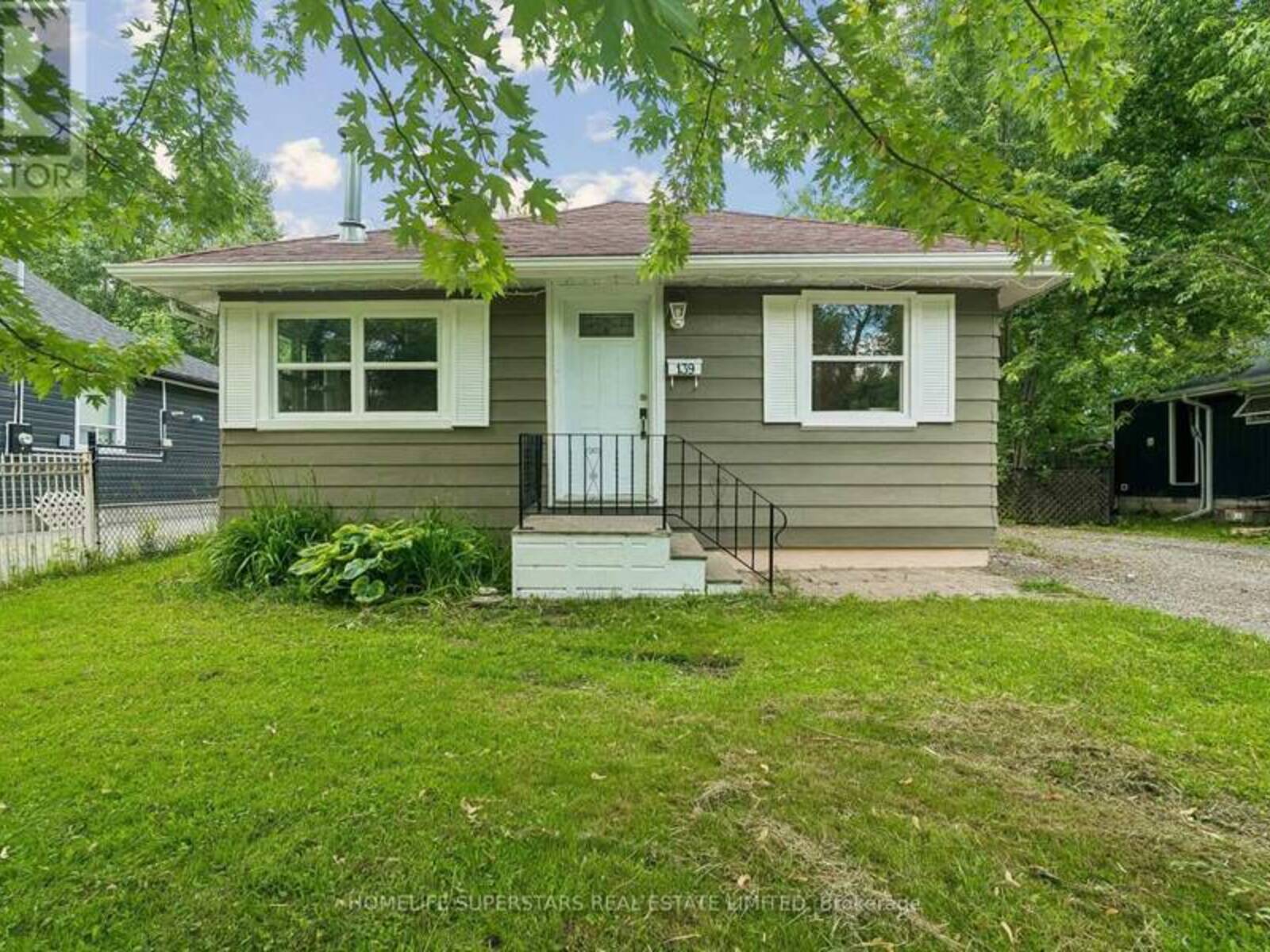 139 COOKS BAY DRIVE, Georgina, Ontario L4P 2M2