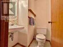 10-16 ORCHARD PLACE | Chatham Ontario | Slide Image Eleven