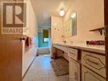 10-16 ORCHARD PLACE | Chatham Ontario | Slide Image Thirteen