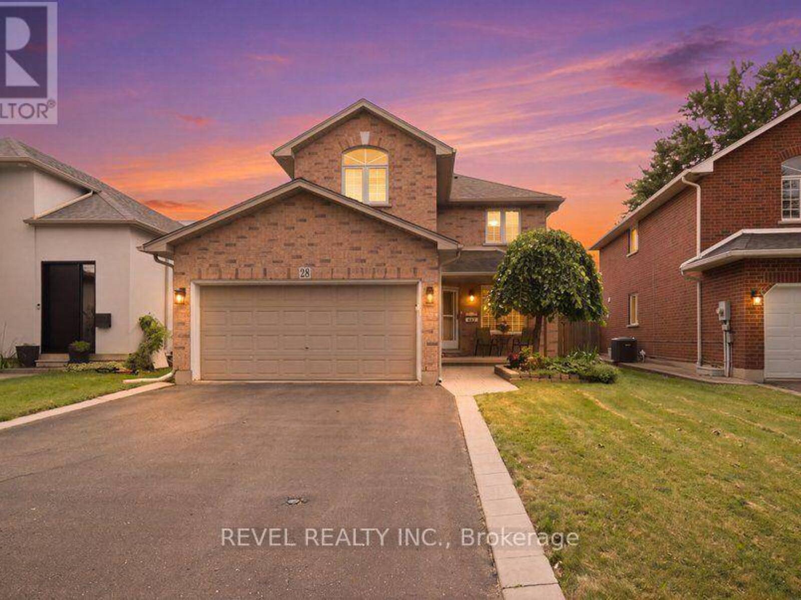 28 LAKE STREET, Grimsby, Ontario L3M 2G7