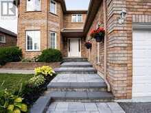 31 LOGAN COURT | Barrie Ontario | Slide Image Four