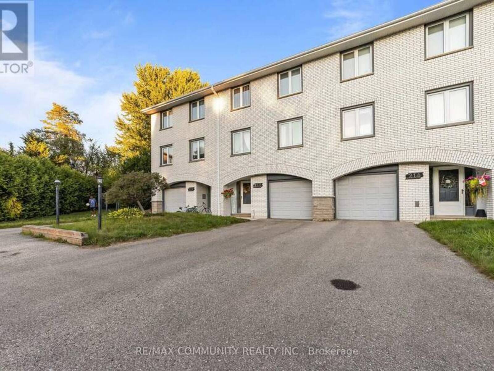 210-216 HOMESTEAD CRESCENT, London, Ontario N6G 2E5