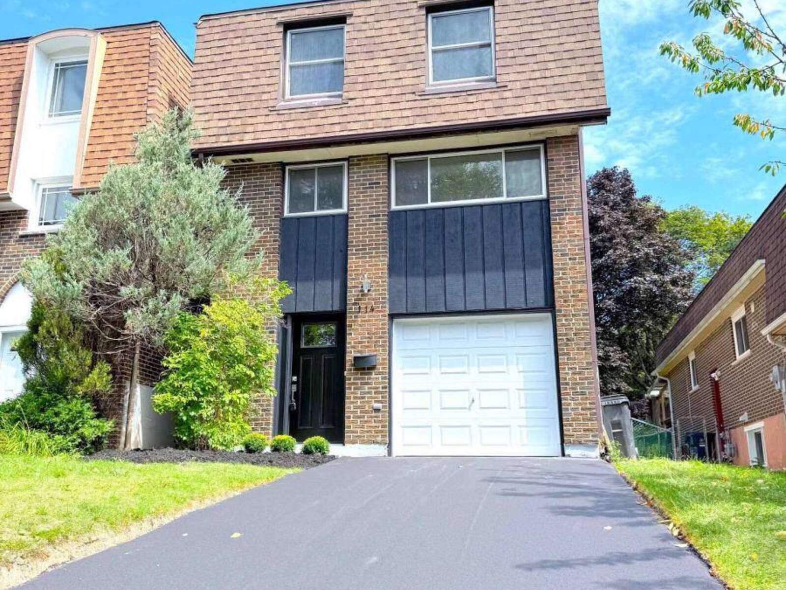 114 LOGANBERRY CRESCENT, Toronto, Ontario M2H 3H1