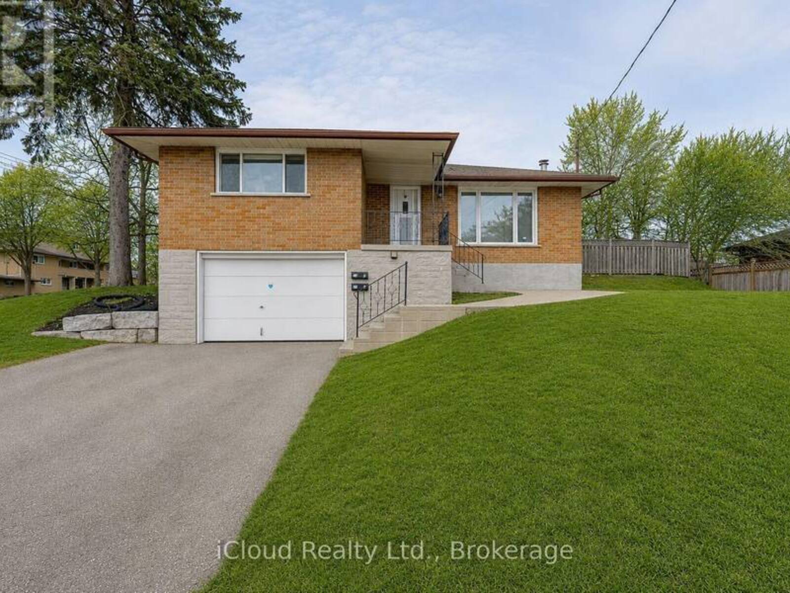 28 HOFFMAN STREET, Kitchener, Ontario N2M 3M7