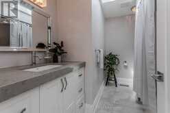 892 NORTH SHORE BOULEVARD W | Burlington Ontario | Slide Image Nineteen