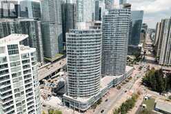PH4 - 218 QUEENS QUAY W | Toronto Ontario | Slide Image Five