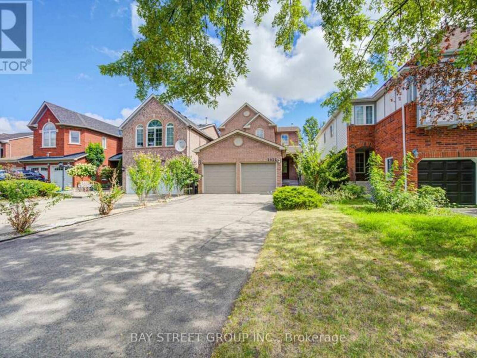 5922 DALEBROOK CRESCENT, Mississauga, Ontario L5M 5R9