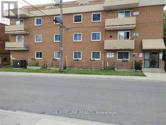 304 - 4692 CRYSLER AVENUE N Niagara Falls Ontario, L3K 5V5 - 2 Bedrooms Condo For Sale