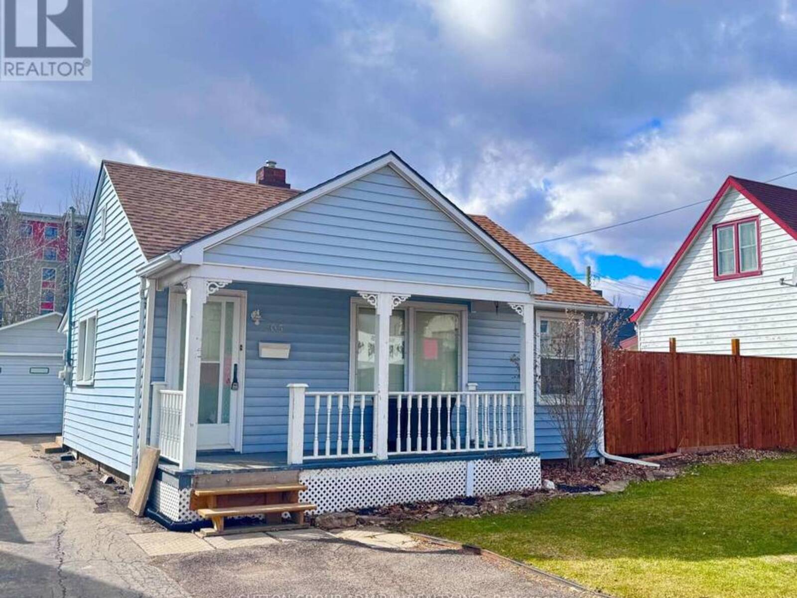 305 CROWLAND AVENUE, Welland, Ontario L3B 1X5