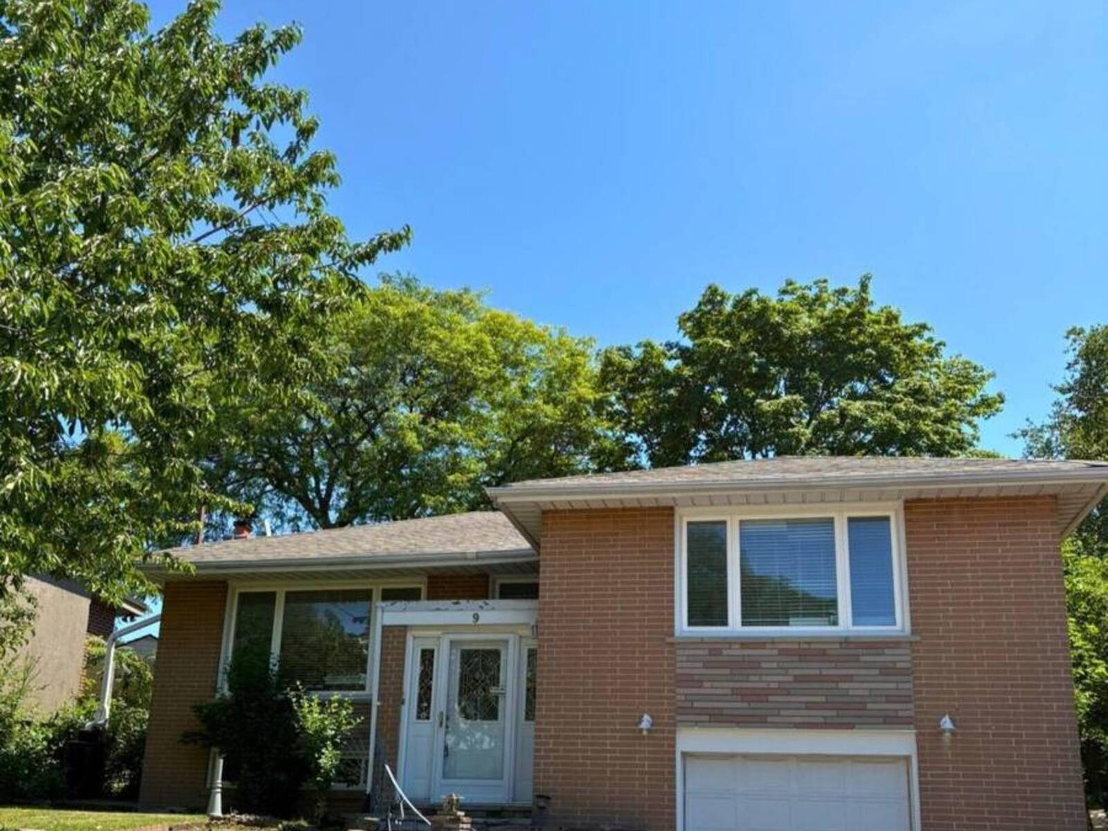 9 CARONPORT CRESCENT, Toronto, Ontario M3A 1G9