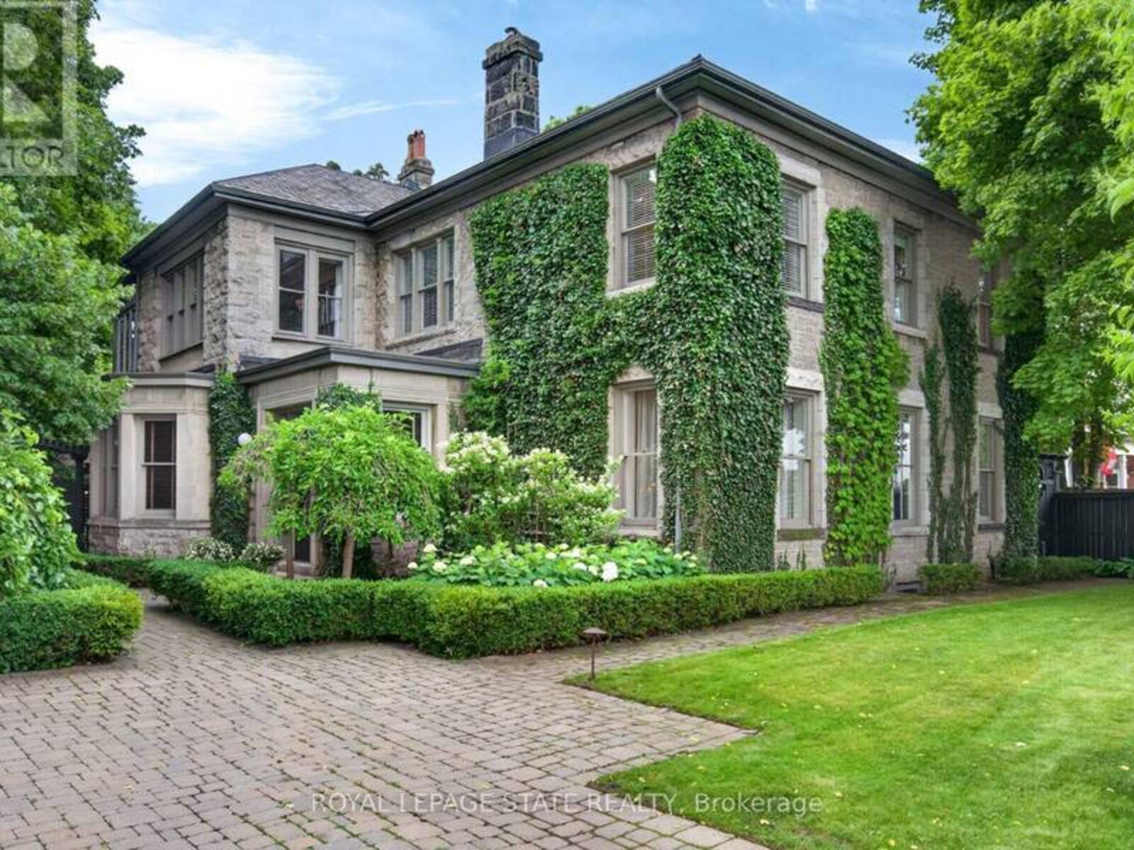 77 CLAREMONT DRIVE, Hamilton, Ontario L9C 3N4