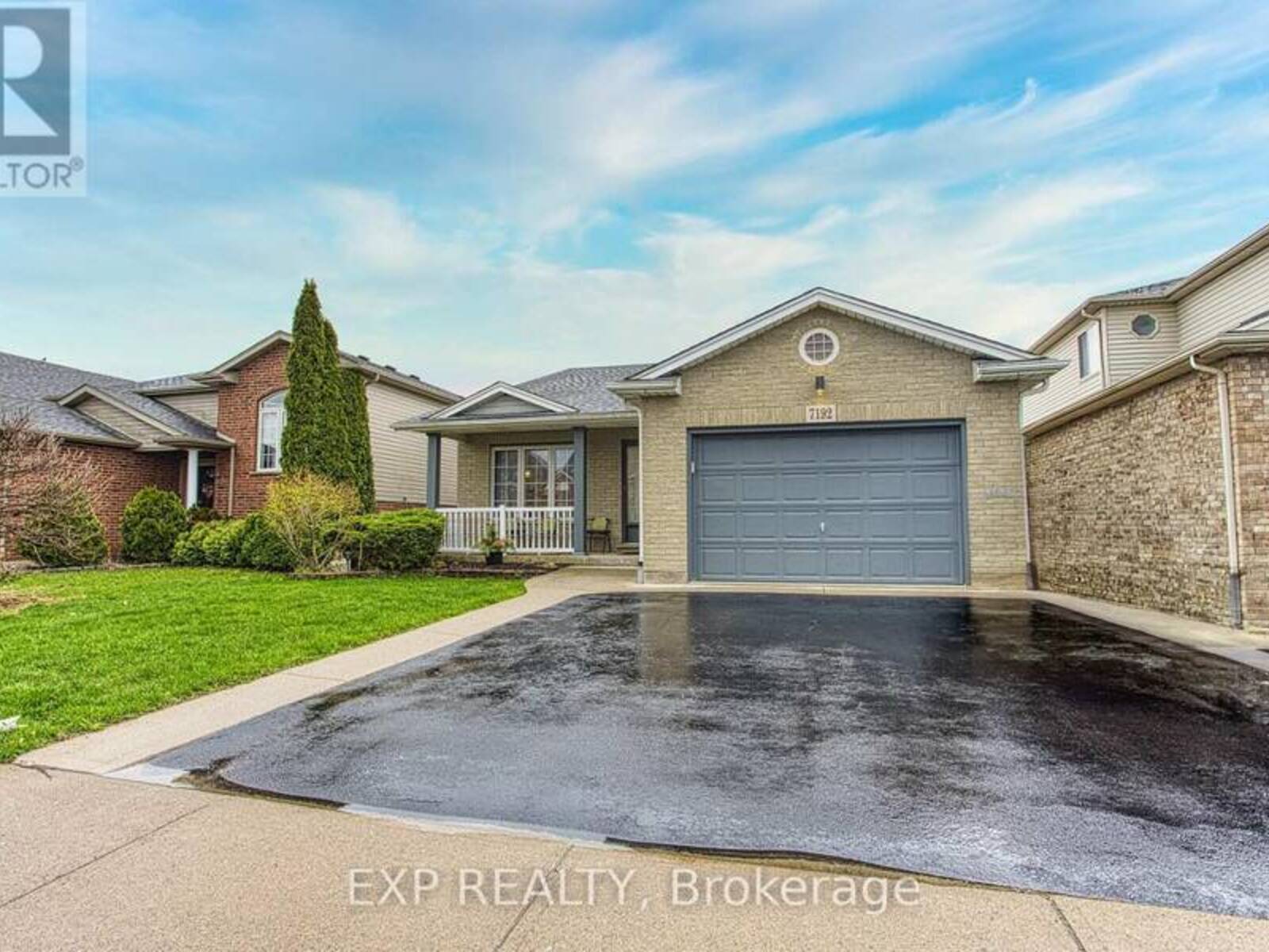 7192 KELLY DRIVE, Niagara Falls, Ontario L2H 3K1