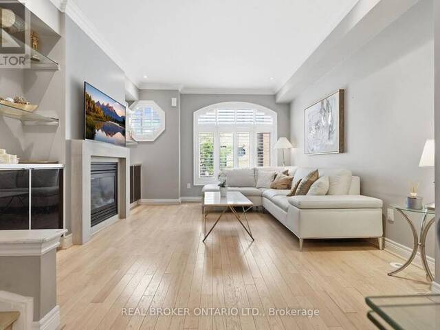 39 LOBO MEWS Toronto Ontario, M8Z 0B2 - 4 Bedrooms Home For Sale