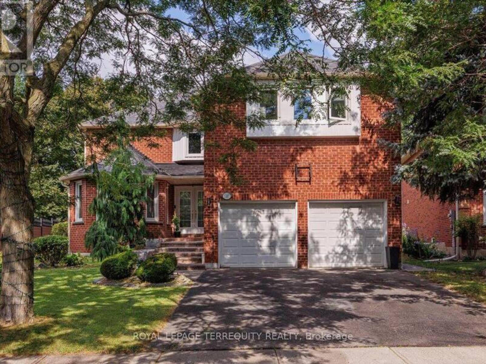 1207 DOGWOOD CRESCENT, Oakville, Ontario L6J 7J2
