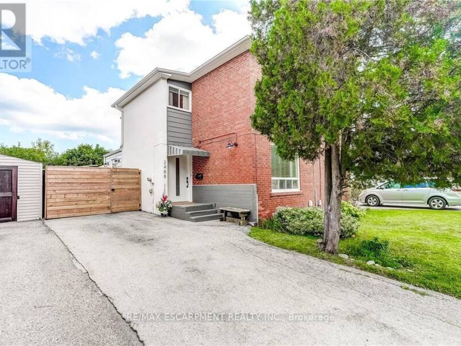 2488 BROOKHURST ROAD, Mississauga, Ontario L5J 1R3