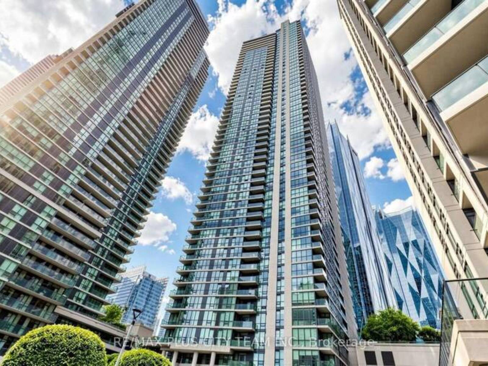 5005 - 16 HARBOUR STREET, Toronto, Ontario M5J 2Z7