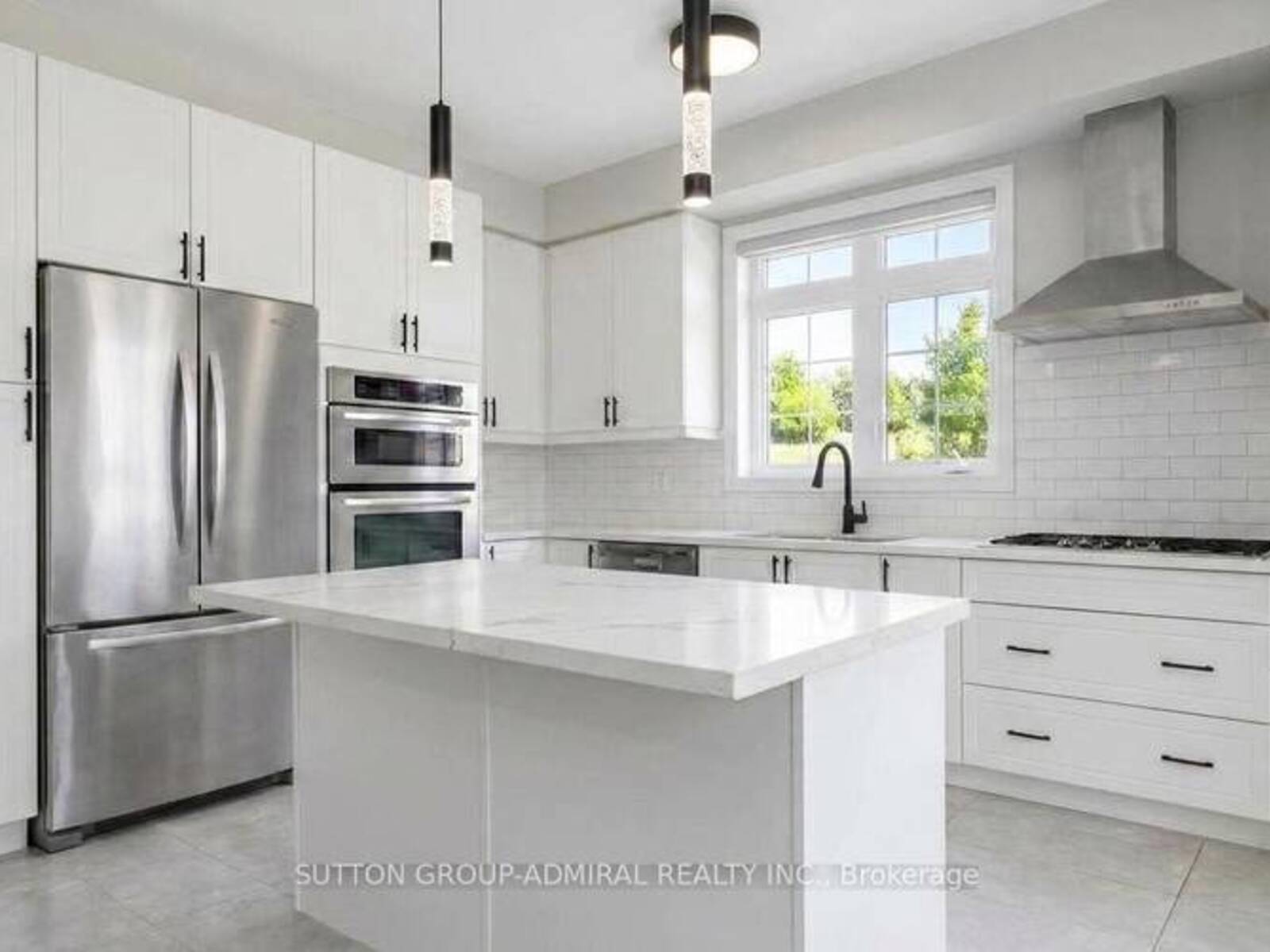 1 CITRINE DRIVE, Bradford West Gwillimbury, Ontario L3Z 0T5