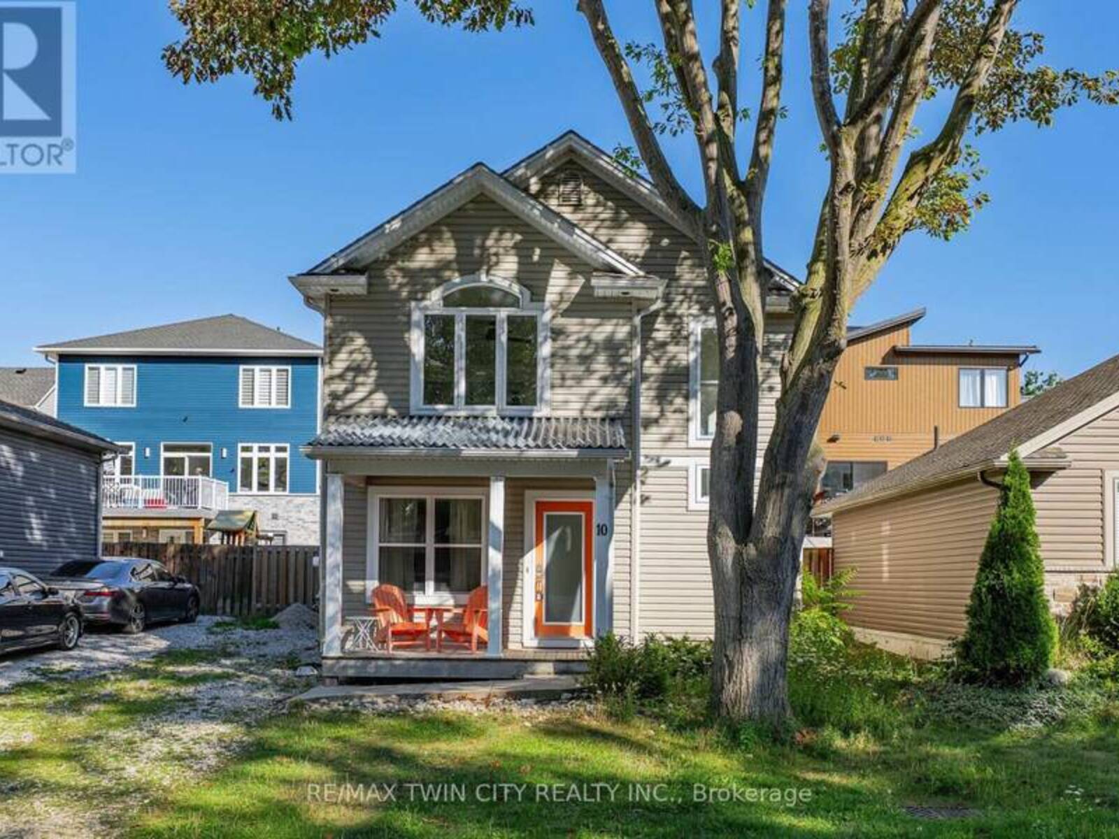 10 QUEENS AVENUE, Grand Bend, Ontario N0M 1T0