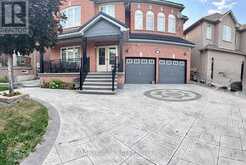 4 BLAZING STAR DRIVE | Brampton Ontario | Slide Image Three