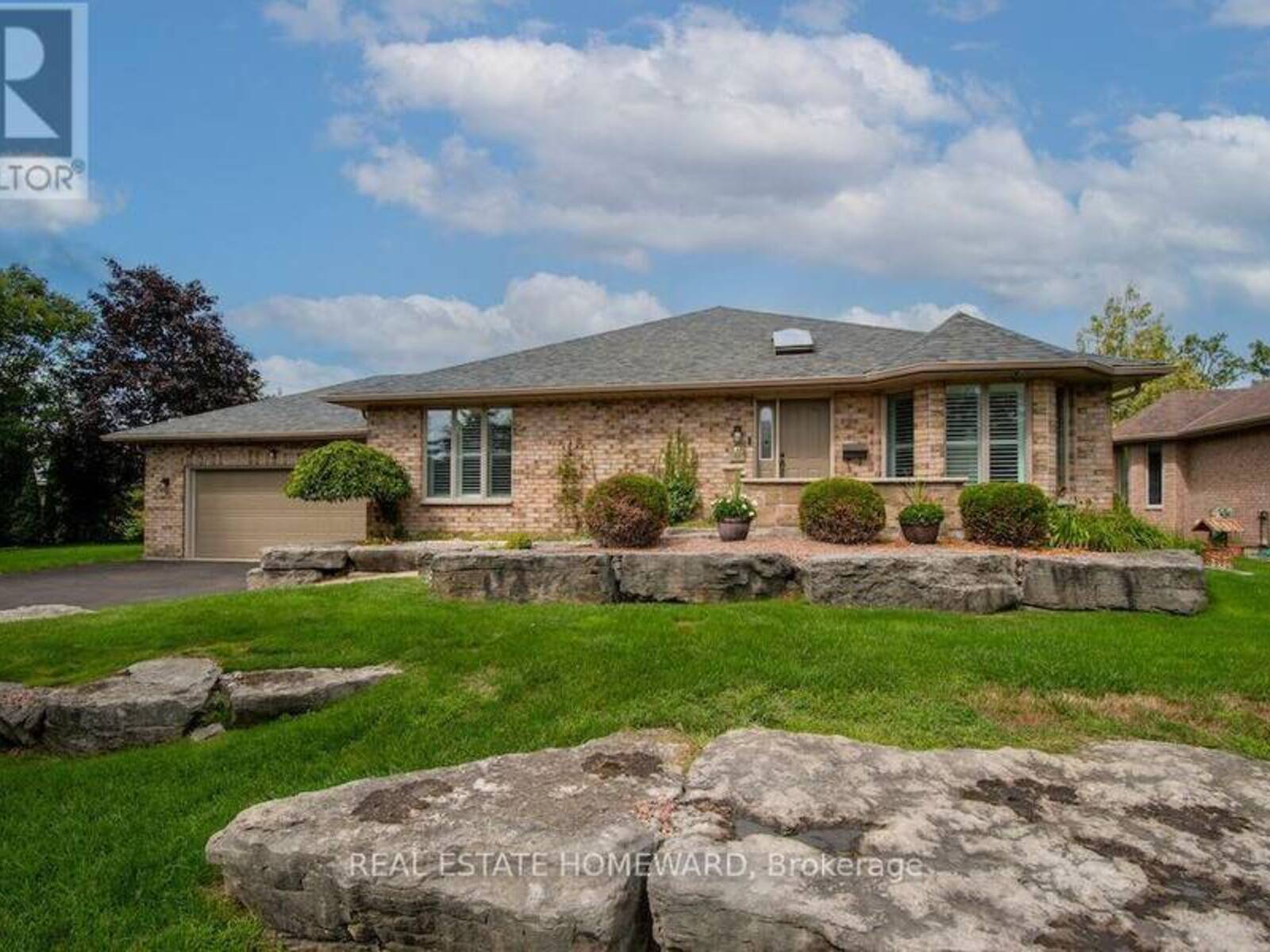 8 ISLAND BAY DRIVE, Bobcaygeon, Ontario K0M 1A0