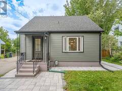 121 HEARST CIRCLE Toronto Ontario, M6M 2V4