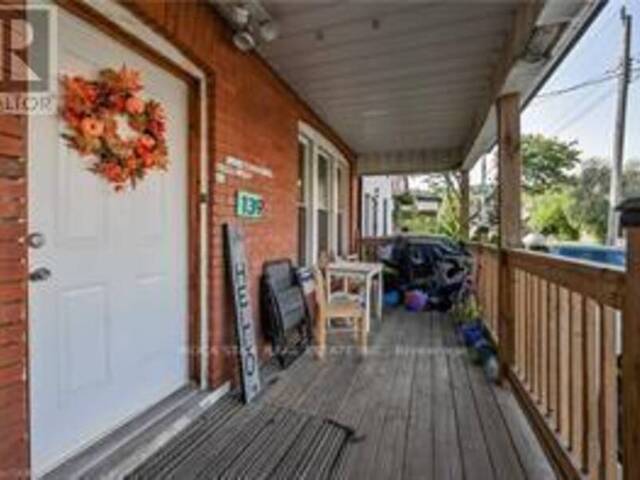139 BALSAM AVENUE S Hamilton Ontario, L8M 3B6 - 5 Bedrooms Home For Sale