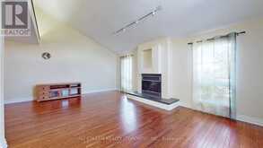 15 BOND CRESCENT | Richmond Hill Ontario | Slide Image Four