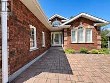 8 ALPINE WAY | Oro-Medonte Ontario | Slide Image Four