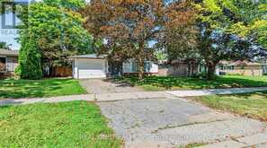 10 DEVINS DRIVE | Aurora Ontario | Slide Image Thirty-four