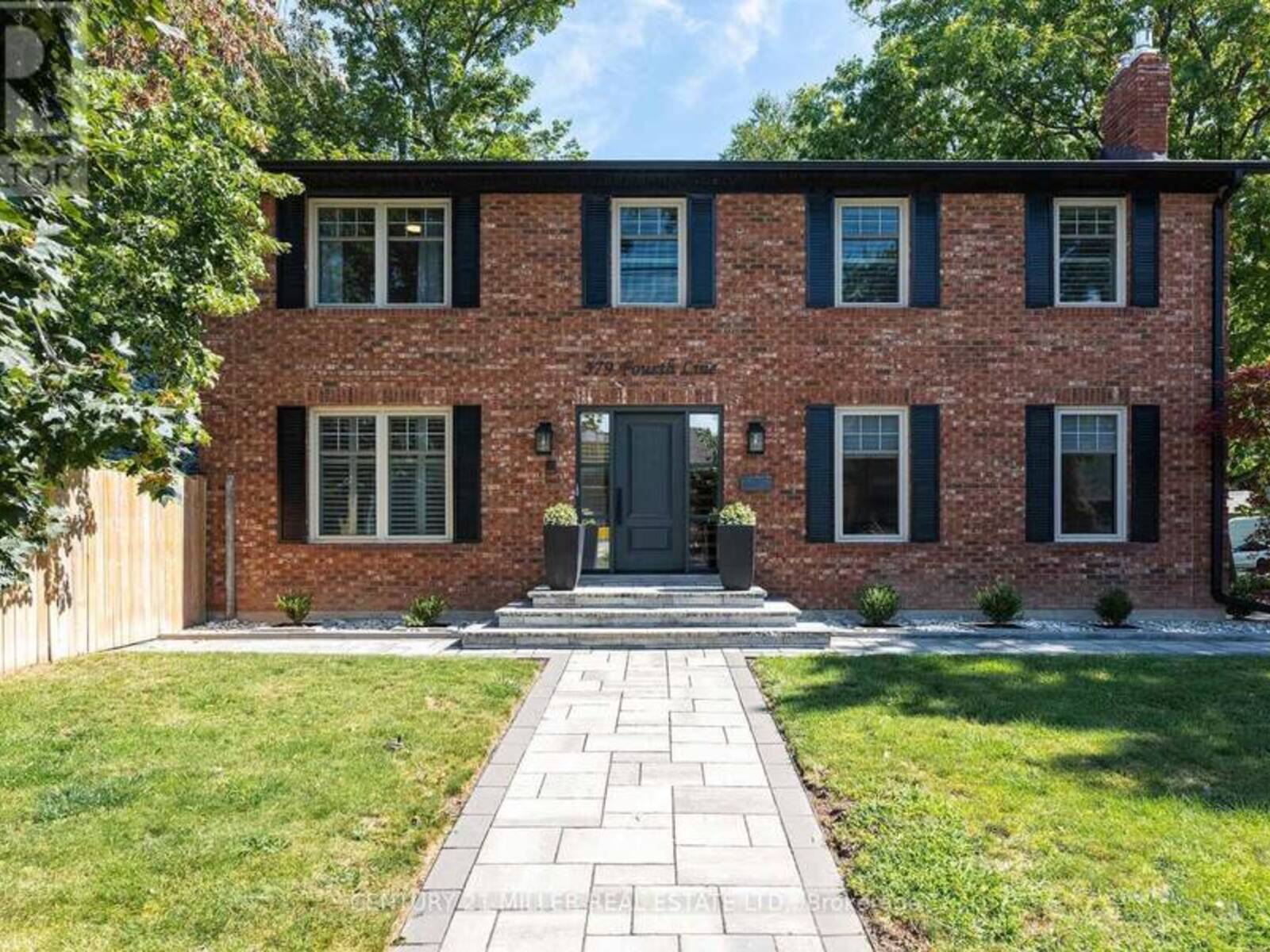 579 FOURTH LINE, Oakville, Ontario L6L 5B1