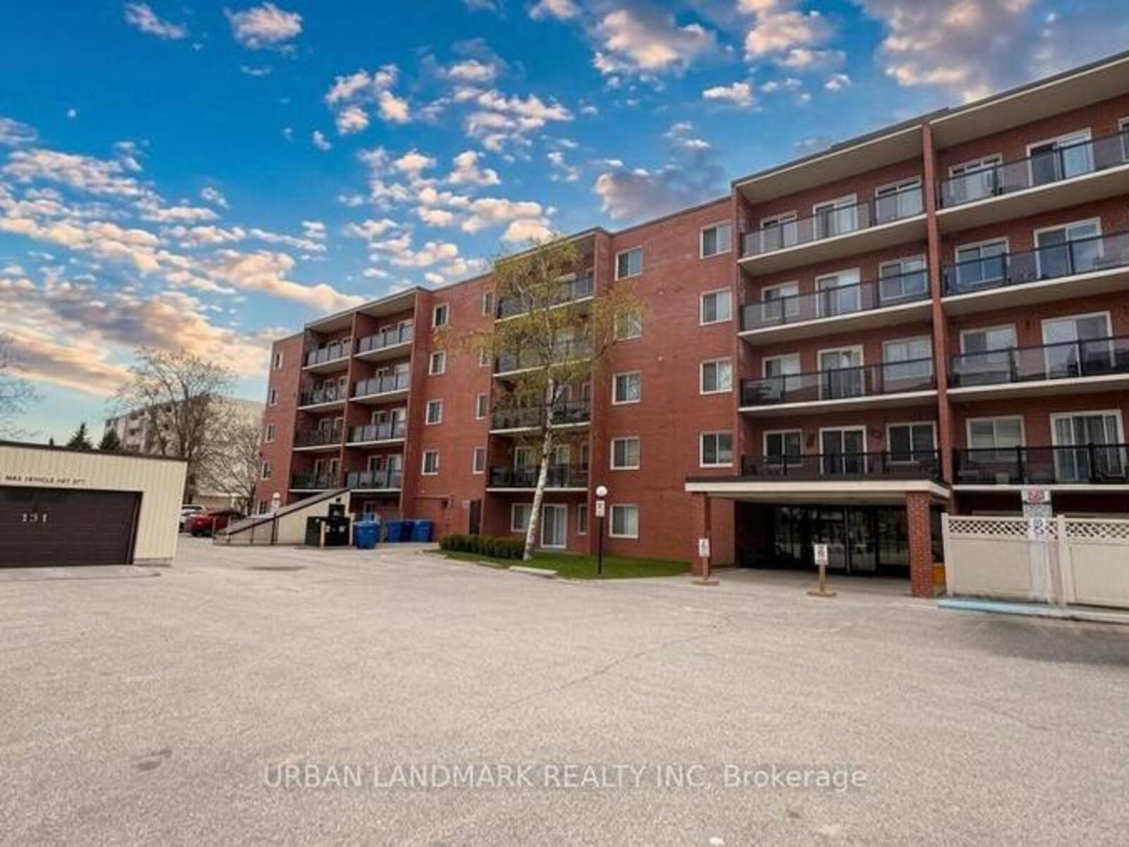 201 - 131 TAUNTON ROAD E, Oshawa, Ontario L1G 3T8