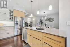111 OAK PARK DRIVE | Waterloo Ontario | Slide Image Eleven