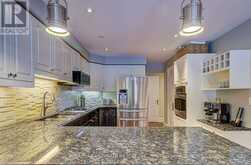 351 FAIRWAY GARDENS | Newmarket Ontario | Slide Image Twelve