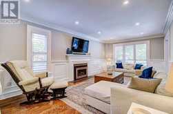 351 FAIRWAY GARDENS | Newmarket Ontario | Slide Image Eighteen