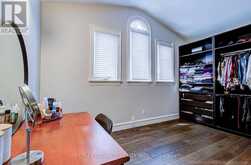 351 FAIRWAY GARDENS | Newmarket Ontario | Slide Image Twenty-nine