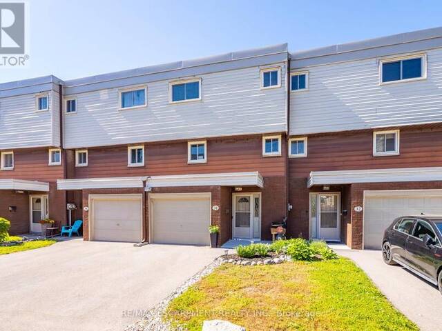 31 - 23 WATSONS LANE Dundas Ontario, L9H 5G9 - 3 Bedrooms Condo For Sale