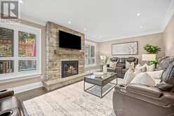 139 RHODES CIRCLE | Newmarket Ontario | Slide Image Twelve