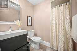 139 RHODES CIRCLE | Newmarket Ontario | Slide Image Nineteen