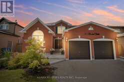 139 RHODES CIRCLE | Newmarket Ontario | Slide Image One