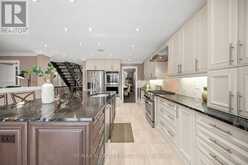 139 RHODES CIRCLE | Newmarket Ontario | Slide Image Nine