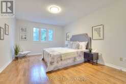 22 CHILTERN HILL | Richmond Hill Ontario | Slide Image Ten