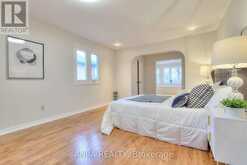 22 CHILTERN HILL | Richmond Hill Ontario | Slide Image Twelve