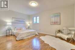 22 CHILTERN HILL | Richmond Hill Ontario | Slide Image Nine