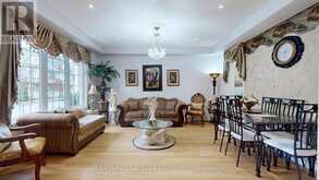 69 DIAMOND JUBILEE DRIVE | Markham Ontario | Slide Image Four
